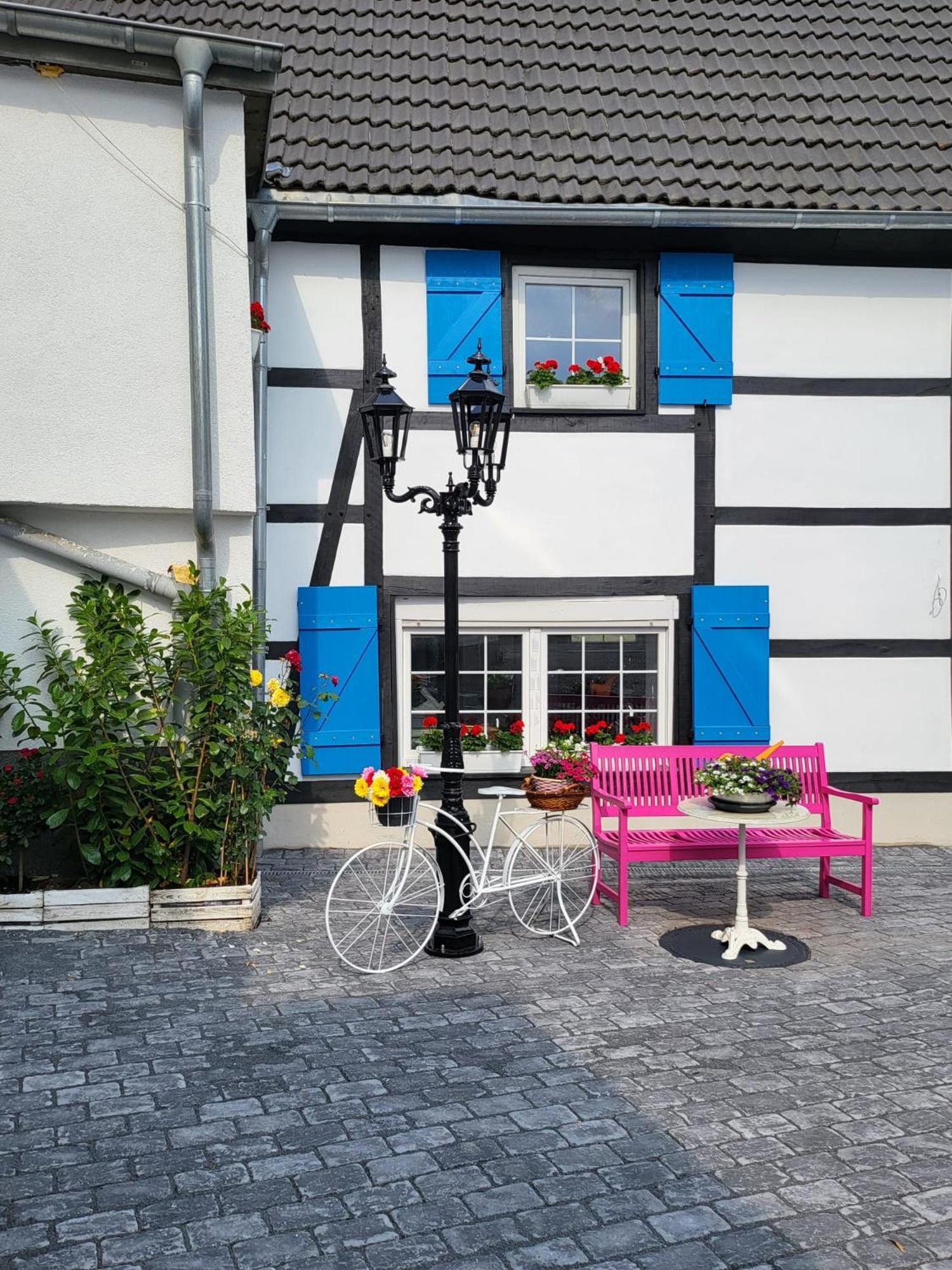 Ny-Golden Apartments-Dortmund Airport Exterior photo