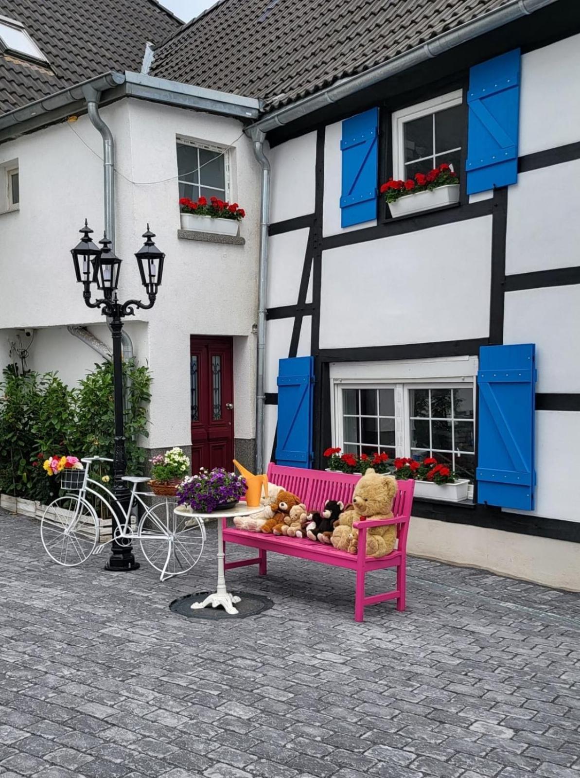 Ny-Golden Apartments-Dortmund Airport Exterior photo